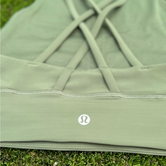Lululemon athletics high neck sports bra size 6 - Picture 2 of 6